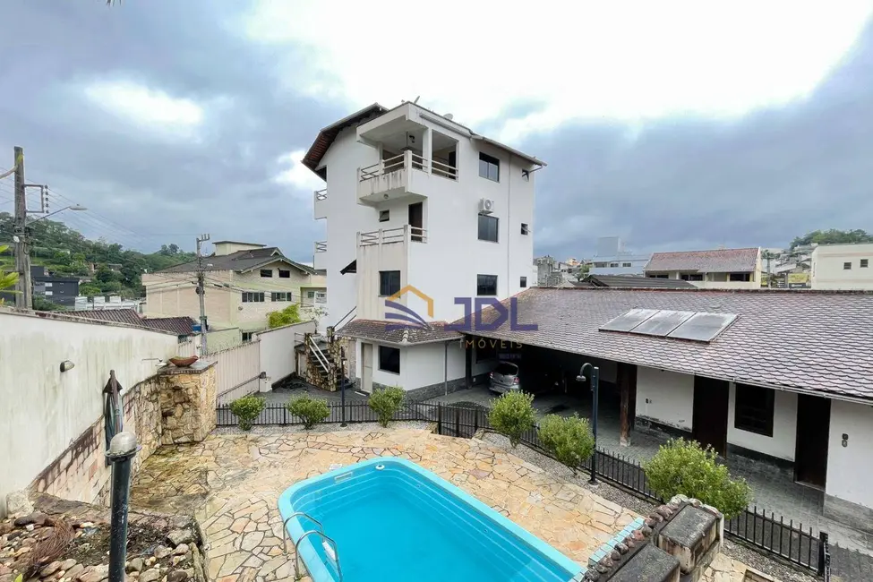 Casa com 4 quartos à venda, 588m2 em Água Verde, Blumenau - SC - imagem 5 Foto 5 de Casa com 4 quartos à venda, 588m2 em Água Verde, Blumenau - SC