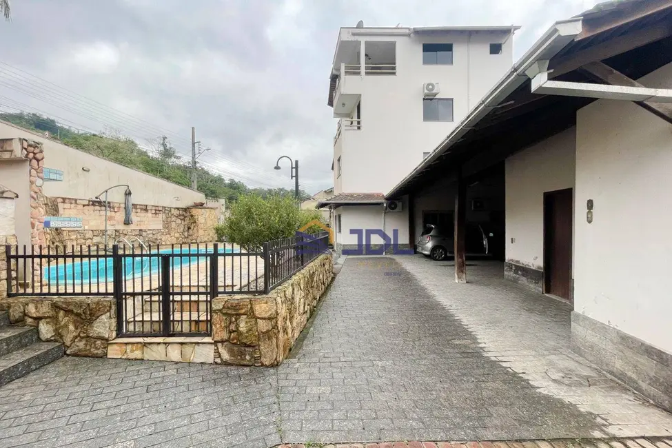 Casa com 4 quartos à venda, 588m2 em Água Verde, Blumenau - SC - imagem 3 Foto 3 de Casa com 4 quartos à venda, 588m2 em Água Verde, Blumenau - SC