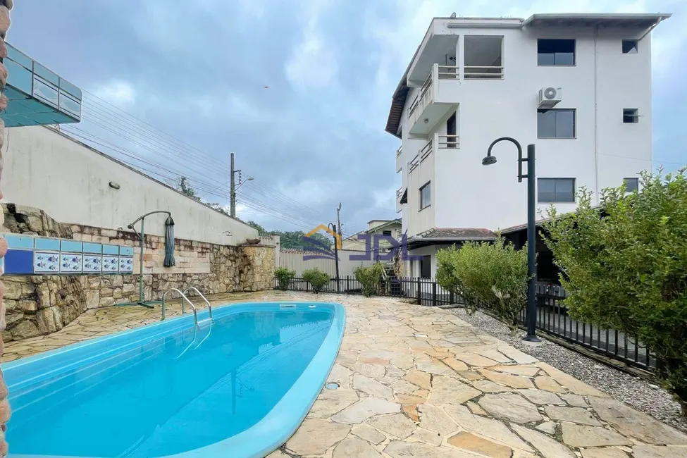 Casa com 4 quartos à venda, 588m2 em Água Verde, Blumenau - SC - imagem 4 Foto 4 de Casa com 4 quartos à venda, 588m2 em Água Verde, Blumenau - SC