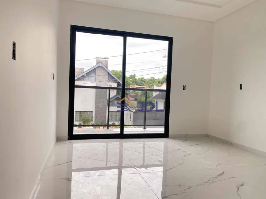 Sobrado com 3 quartos à venda, 172m2 em Asilo, Blumenau - SC - imagem 6 Foto 6 de Sobrado com 3 quartos à venda, 172m2 em Asilo, Blumenau - SC