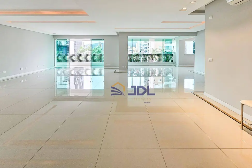 Apartamento com 4 quartos à venda, 350m2 em Ponta Aguda, Blumenau - SC - imagem 3 Foto 3 de Apartamento com 4 quartos à venda, 350m2 em Ponta Aguda, Blumenau - SC