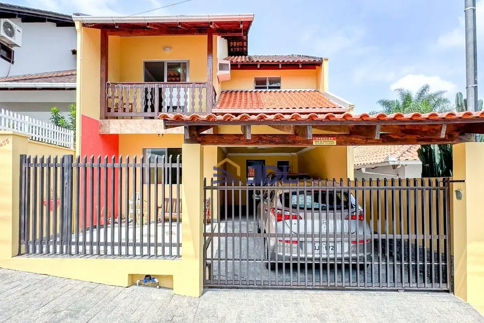 Casa com 3 quartos à venda, 183m2 em Água Verde, Blumenau - SC - imagem 4 Foto 4 de Casa com 3 quartos à venda, 183m2 em Água Verde, Blumenau - SC
