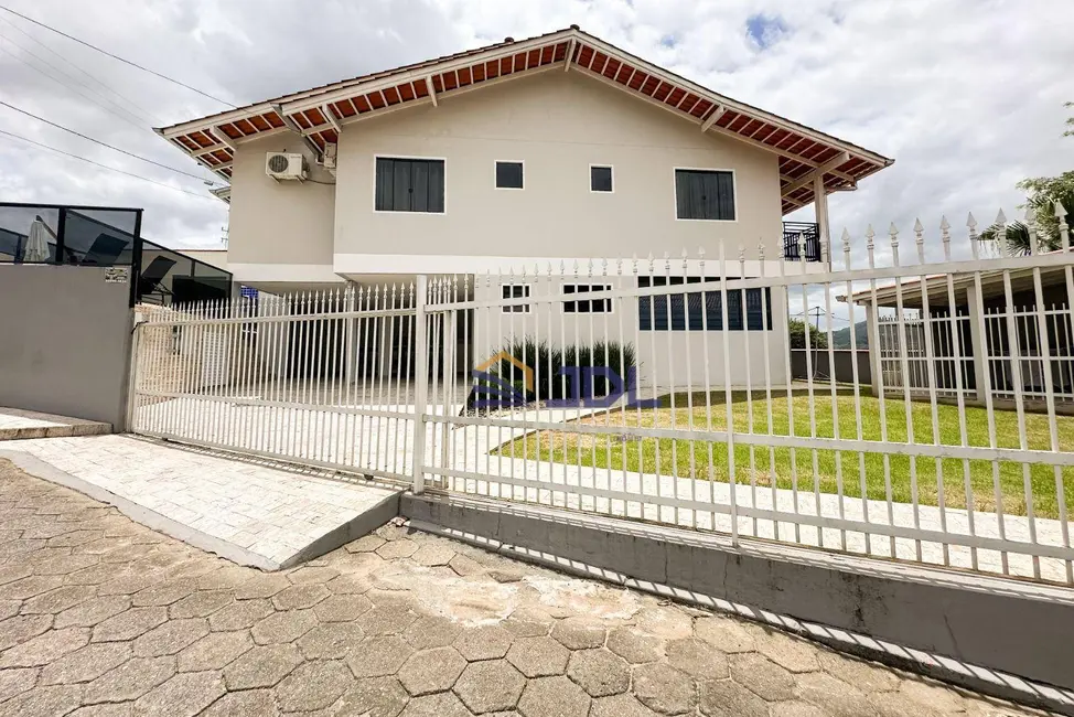 Foto 1 de Casa com 4 quartos à venda, 301m2 em Itoupava Norte, Blumenau - SC