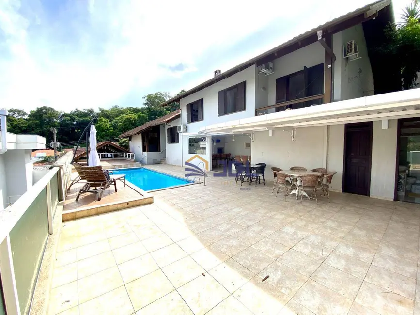 Casa com 4 quartos à venda, 591m2 em Água Verde, Blumenau - SC - imagem 4 Foto 4 de Casa com 4 quartos à venda, 591m2 em Água Verde, Blumenau - SC
