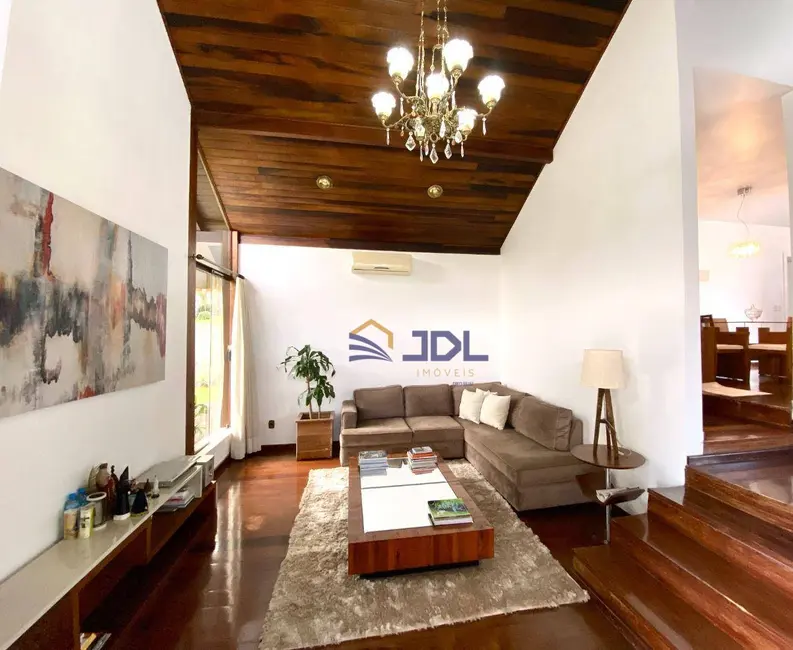 Casa com 4 quartos à venda, 591m2 em Água Verde, Blumenau - SC - imagem 7 Foto 7 de Casa com 4 quartos à venda, 591m2 em Água Verde, Blumenau - SC