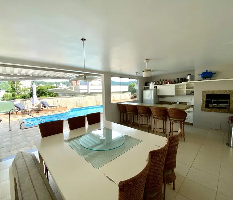 Casa com 4 quartos à venda, 591m2 em Água Verde, Blumenau - SC - imagem 3 Foto 3 de Casa com 4 quartos à venda, 591m2 em Água Verde, Blumenau - SC