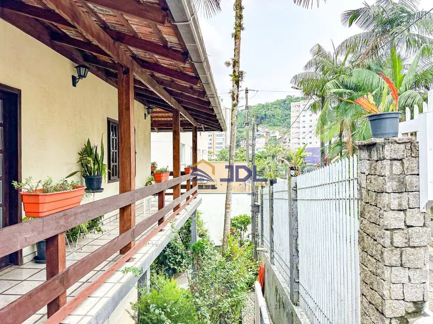 Casa com 5 quartos à venda, 260m2 em Vila Nova, Blumenau - SC - imagem 4 Foto 4 de Casa com 5 quartos à venda, 260m2 em Vila Nova, Blumenau - SC