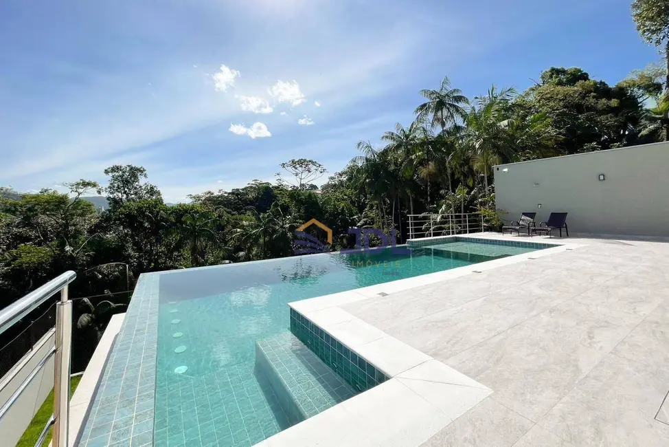 Casa com 4 quartos à venda, 765m2 em Velha, Blumenau - SC - imagem 3 Foto 3 de Casa com 4 quartos à venda, 765m2 em Velha, Blumenau - SC