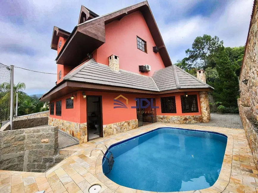 Casa com 3 quartos à venda, 600m2 em Velha, Blumenau - SC - imagem 3 Foto 3 de Casa com 3 quartos à venda, 600m2 em Velha, Blumenau - SC