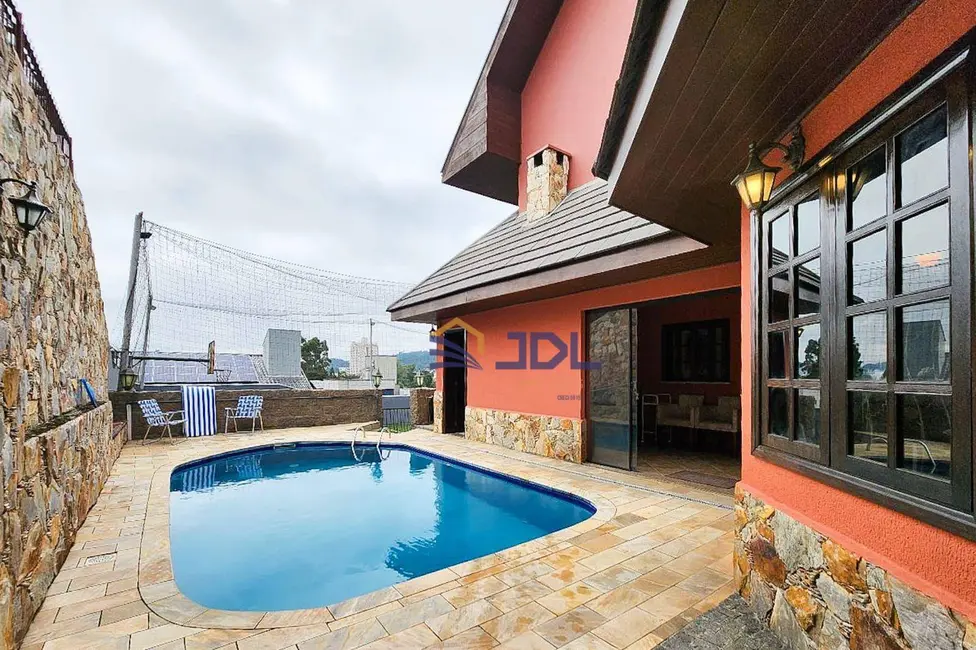 Casa com 3 quartos à venda, 600m2 em Velha, Blumenau - SC - imagem 4 Foto 4 de Casa com 3 quartos à venda, 600m2 em Velha, Blumenau - SC