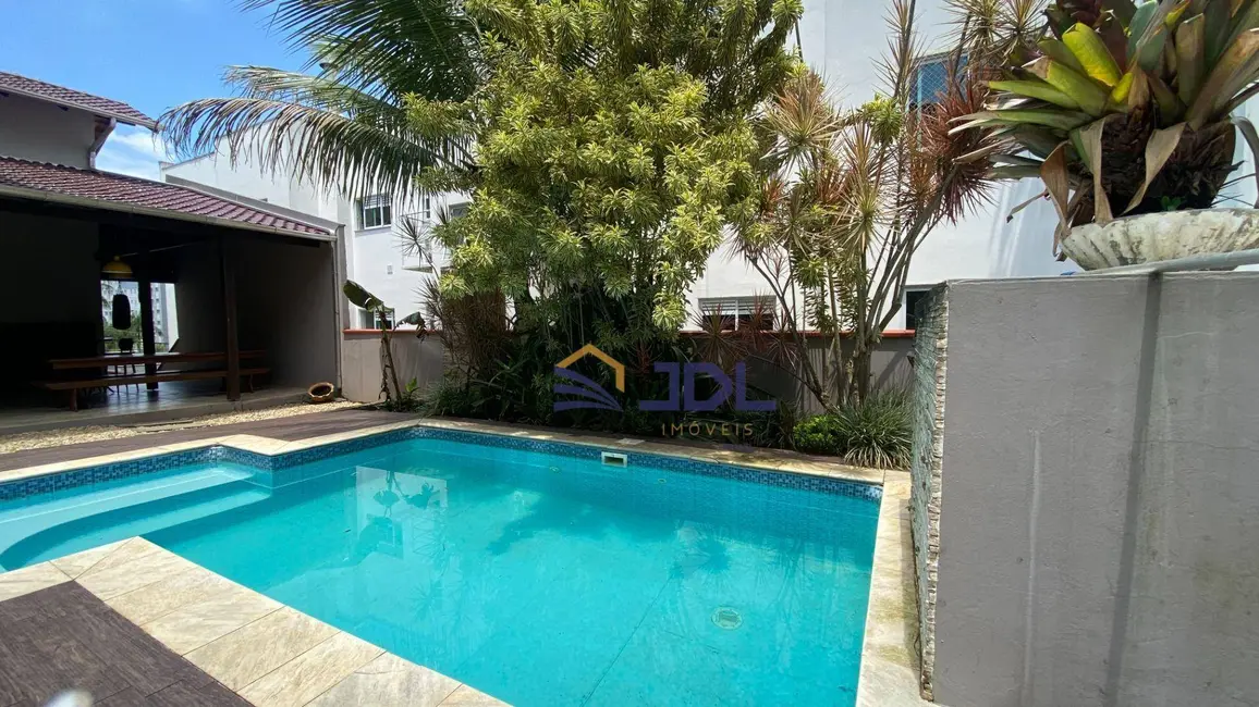 Casa com 3 quartos à venda, 400m2 em Velha, Blumenau - SC - imagem 3 Foto 3 de Casa com 3 quartos à venda, 400m2 em Velha, Blumenau - SC