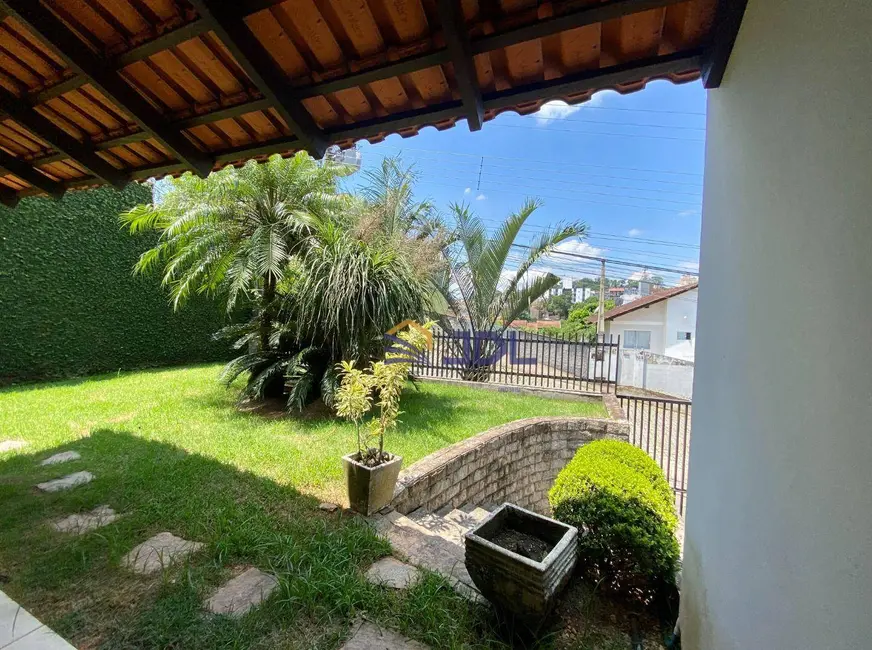 Casa com 3 quartos à venda, 400m2 em Velha, Blumenau - SC - imagem 8 Foto 8 de Casa com 3 quartos à venda, 400m2 em Velha, Blumenau - SC