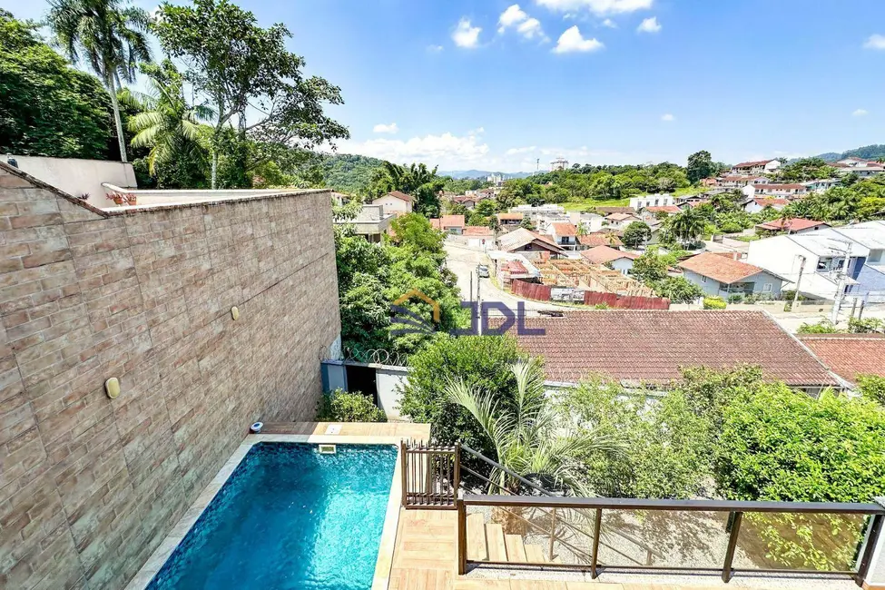 Casa com 3 quartos à venda, 420m2 em Velha Central, Blumenau - SC - imagem 8 Foto 8 de Casa com 3 quartos à venda, 420m2 em Velha Central, Blumenau - SC