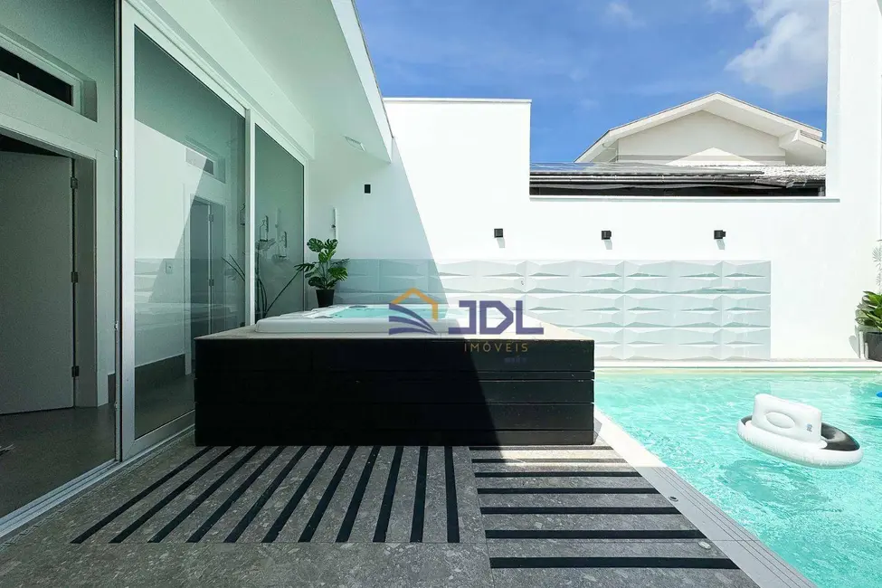 Casa com 3 quartos à venda, 360m2 em Itoupavazinha, Blumenau - SC - imagem 2 Foto 2 de Casa com 3 quartos à venda, 360m2 em Itoupavazinha, Blumenau - SC