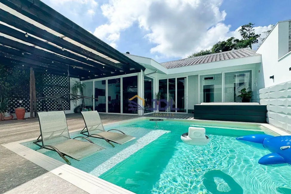 Casa com 3 quartos à venda, 360m2 em Itoupavazinha, Blumenau - SC - imagem 3 Foto 3 de Casa com 3 quartos à venda, 360m2 em Itoupavazinha, Blumenau - SC