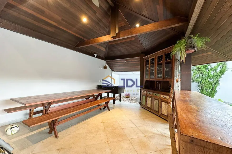Casa com 3 quartos à venda, 495m2 em Velha, Blumenau - SC - imagem 8 Foto 8 de Casa com 3 quartos à venda, 495m2 em Velha, Blumenau - SC