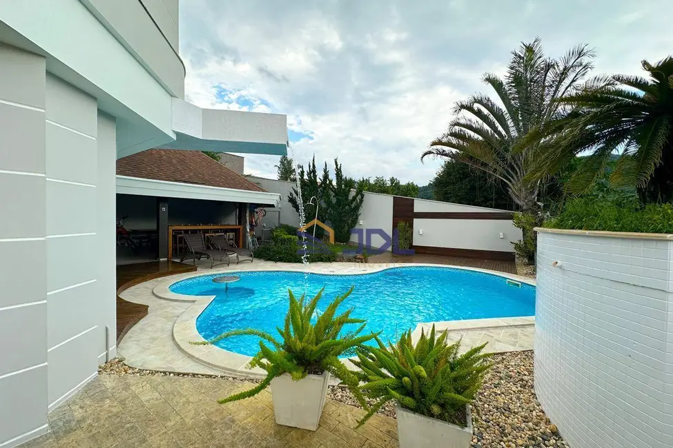 Casa com 3 quartos à venda, 495m2 em Velha, Blumenau - SC - imagem 5 Foto 5 de Casa com 3 quartos à venda, 495m2 em Velha, Blumenau - SC