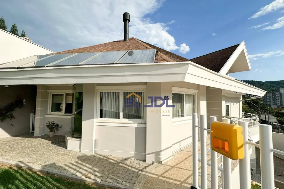 Casa com 3 quartos à venda, 495m2 em Velha, Blumenau - SC - imagem 3 Foto 3 de Casa com 3 quartos à venda, 495m2 em Velha, Blumenau - SC