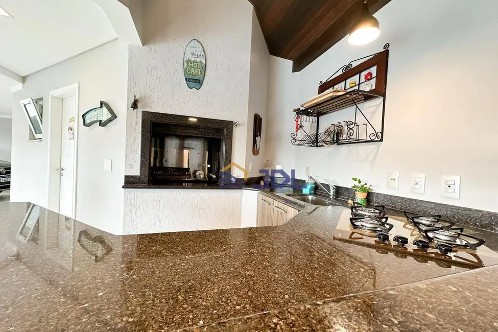 Casa com 3 quartos à venda, 495m2 em Velha, Blumenau - SC - imagem 6 Foto 6 de Casa com 3 quartos à venda, 495m2 em Velha, Blumenau - SC