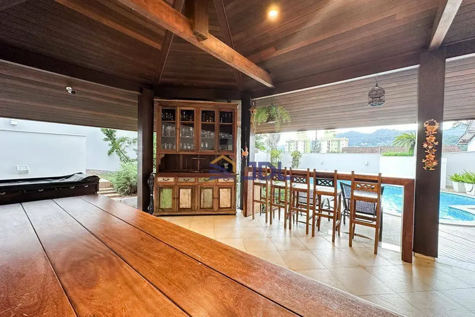 Casa com 3 quartos à venda, 495m2 em Velha, Blumenau - SC - imagem 9 Foto 9 de Casa com 3 quartos à venda, 495m2 em Velha, Blumenau - SC