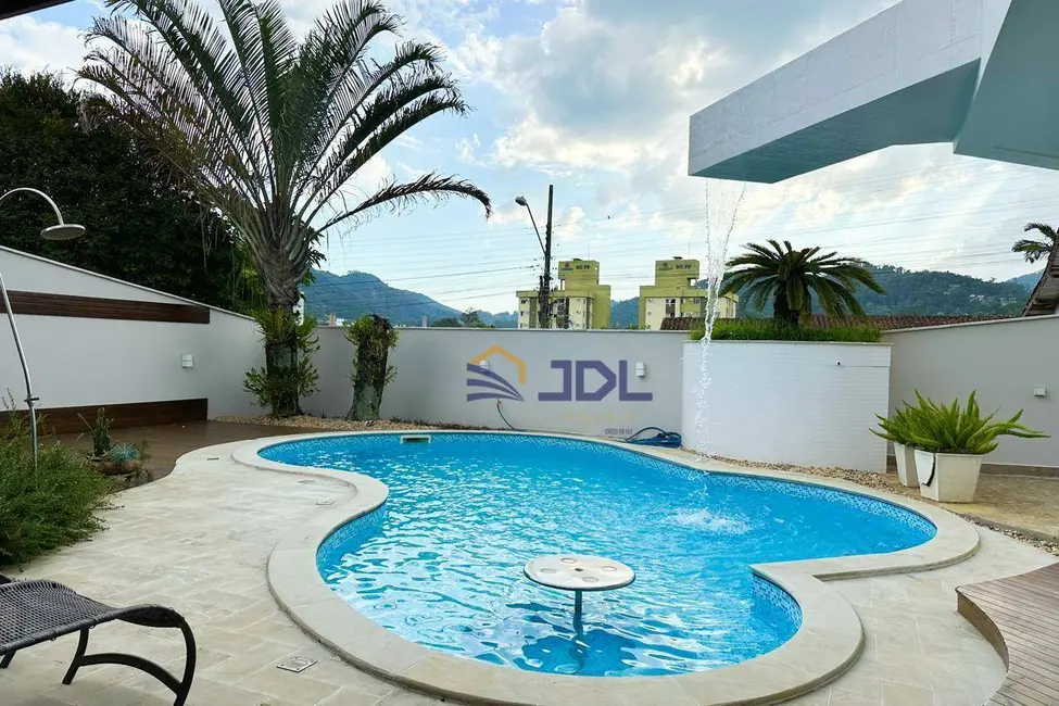 Casa com 3 quartos à venda, 495m2 em Velha, Blumenau - SC - imagem 4 Foto 4 de Casa com 3 quartos à venda, 495m2 em Velha, Blumenau - SC
