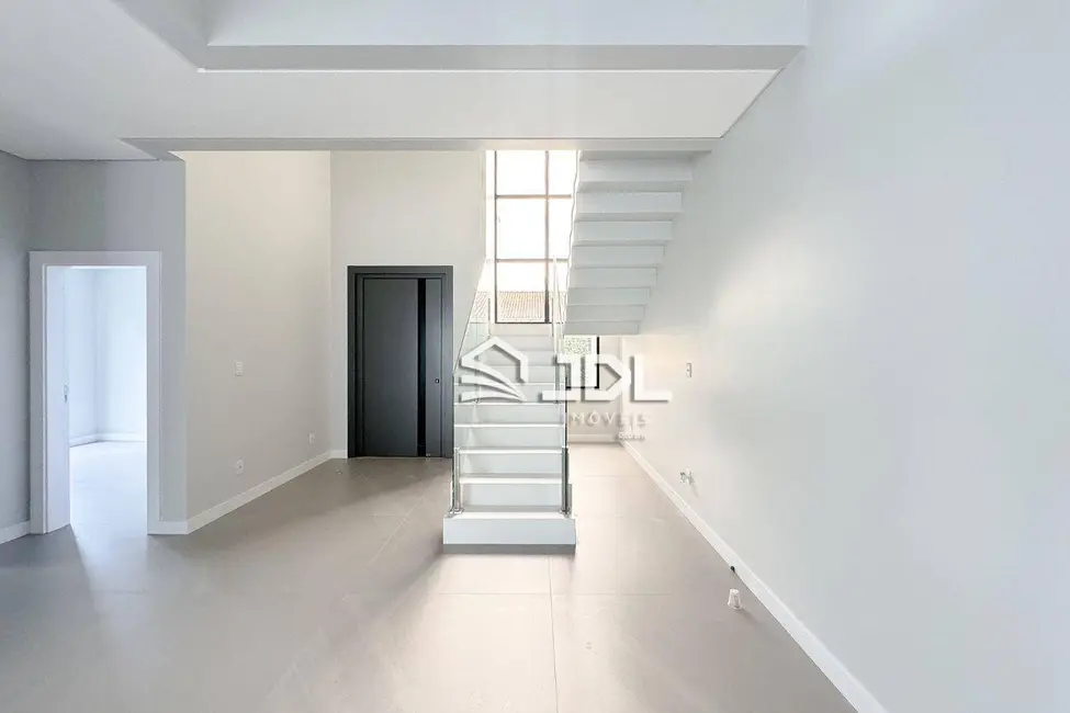 Casa com 3 quartos à venda, 250m2 em Escola Agrícola, Blumenau - SC - imagem 3 Foto 3 de Casa com 3 quartos à venda, 250m2 em Escola Agrícola, Blumenau - SC