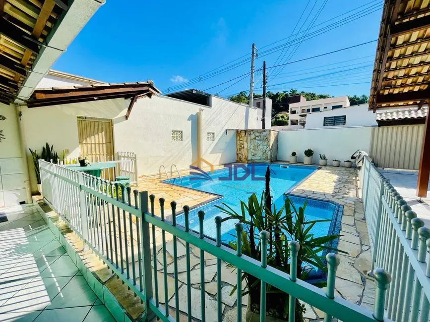 Casa com 3 quartos à venda, 460m2 em Badenfurt, Blumenau - SC - imagem 3 Foto 3 de Casa com 3 quartos à venda, 460m2 em Badenfurt, Blumenau - SC