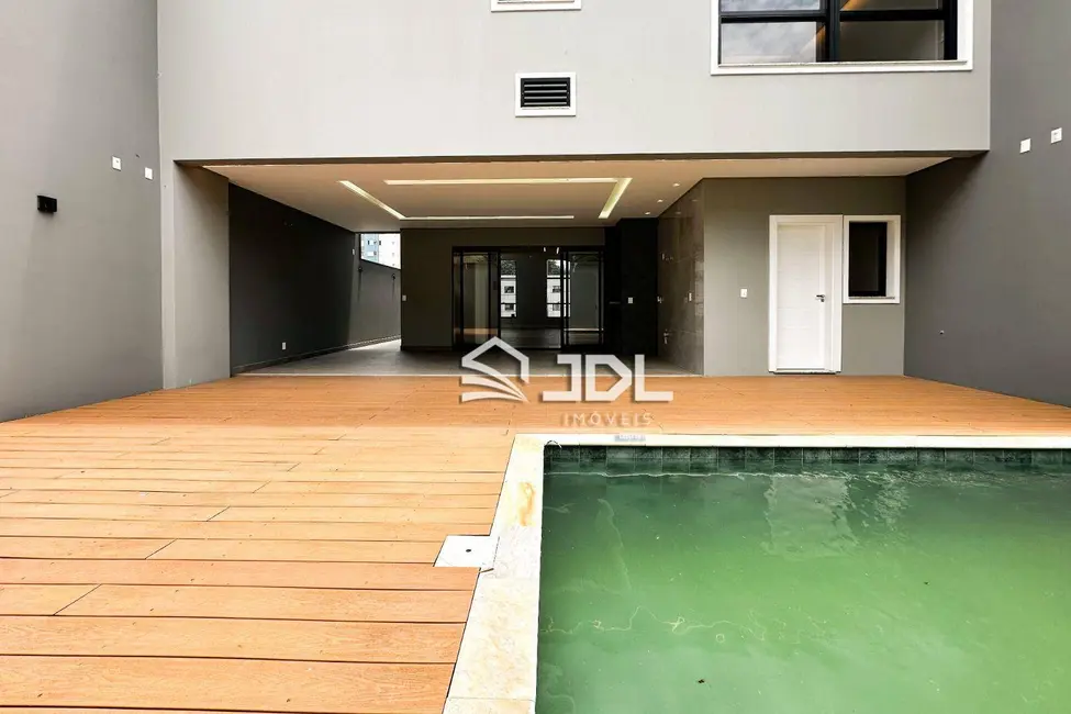 Casa com 3 quartos à venda, 300m2 em Vila Nova, Blumenau - SC - imagem 8 Foto 8 de Casa com 3 quartos à venda, 300m2 em Vila Nova, Blumenau - SC