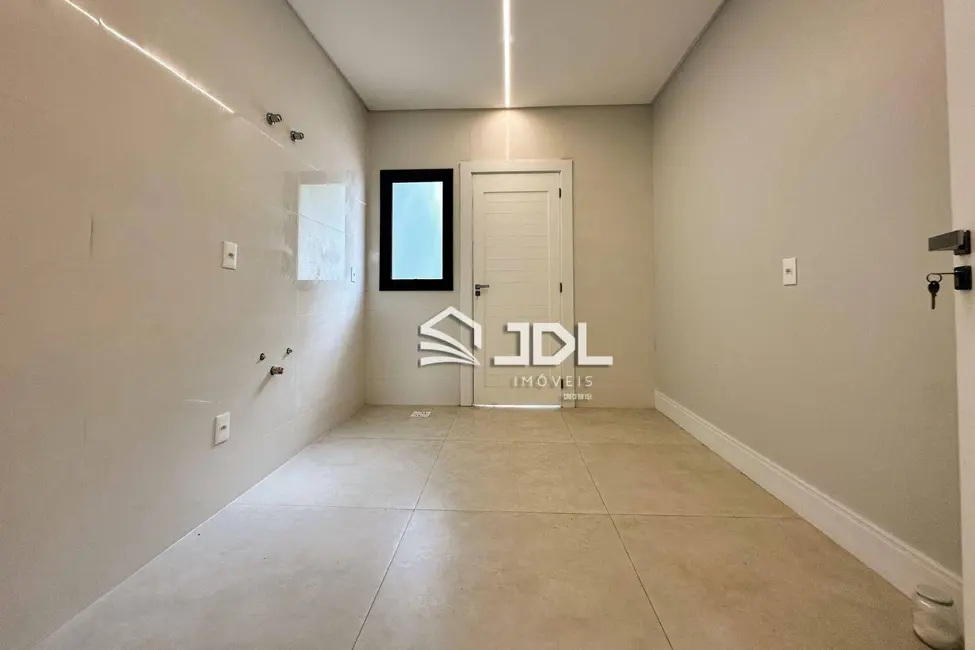 Casa com 3 quartos à venda, 300m2 em Vila Nova, Blumenau - SC - imagem 7 Foto 7 de Casa com 3 quartos à venda, 300m2 em Vila Nova, Blumenau - SC