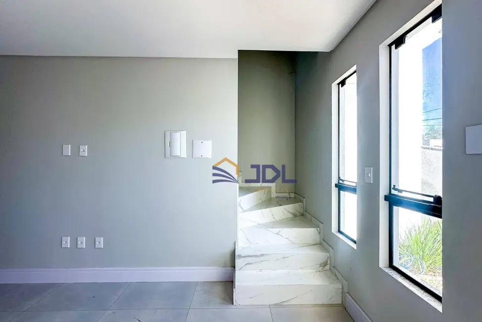 Casa com 3 quartos à venda, 118m2 em Fidélis, Blumenau - SC - imagem 3 Foto 3 de Casa com 3 quartos à venda, 118m2 em Fidélis, Blumenau - SC