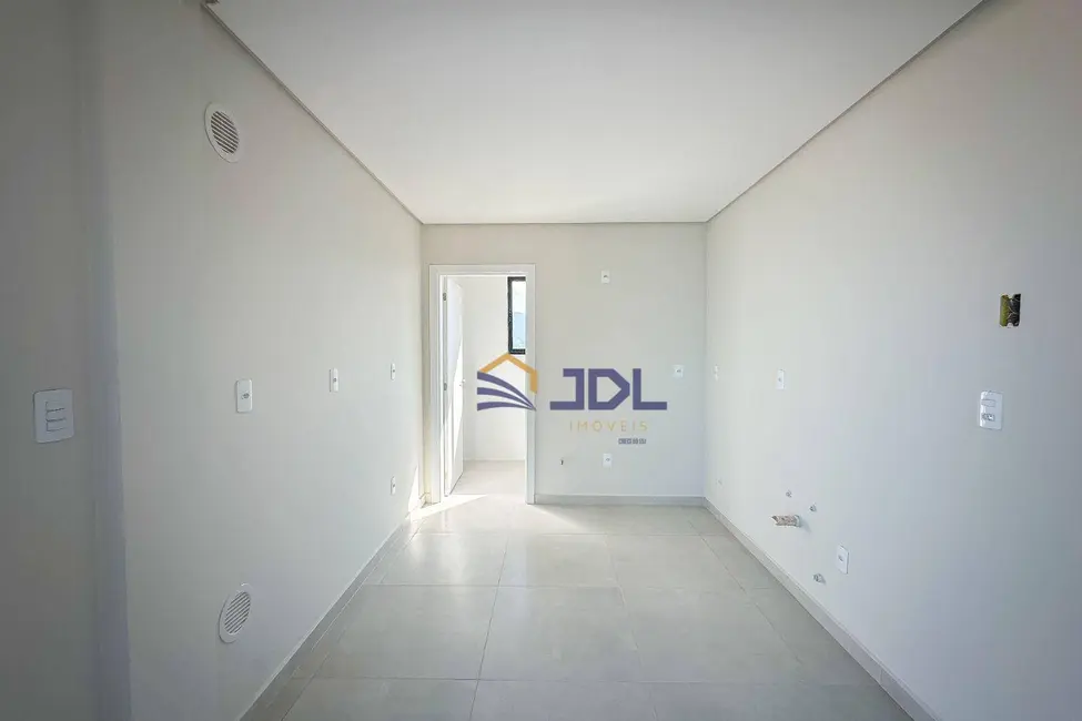 Foto 4 de Cobertura com 3 quartos à venda, 170m2 em Gravatá, Navegantes - SC