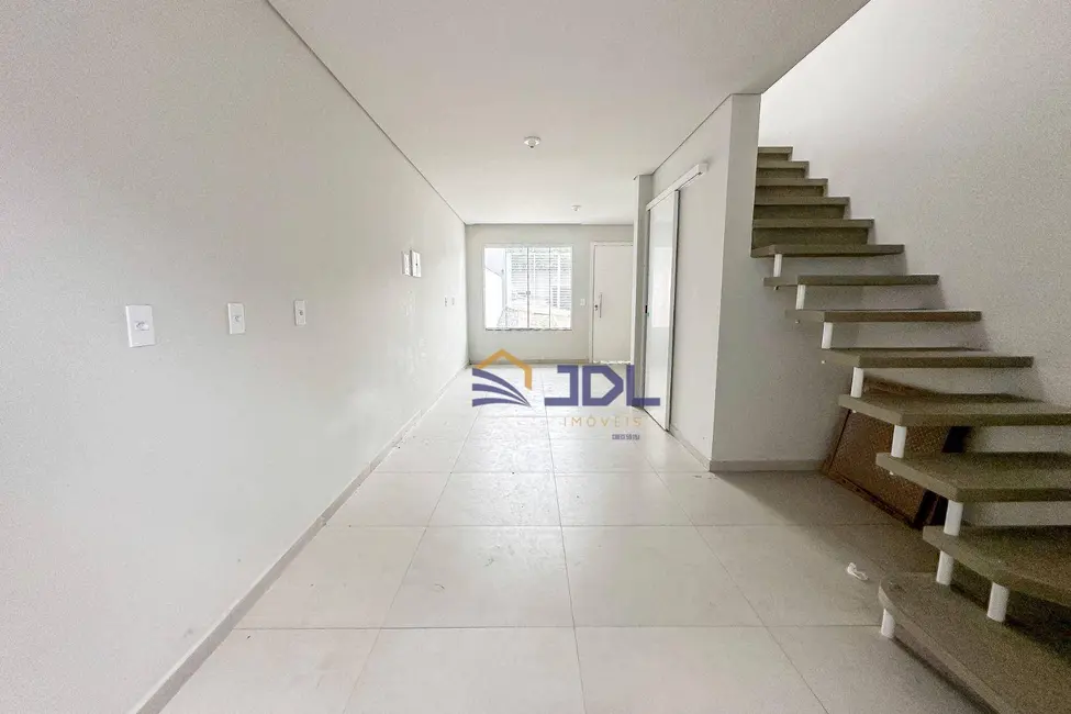 Foto 2 de Sobrado com 2 quartos à venda, 95m2 em Ponta Aguda, Blumenau - SC