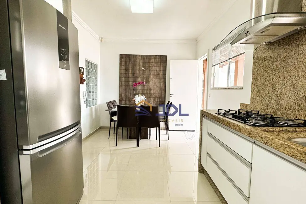 Casa com 3 quartos à venda, 375m2 em Velha, Blumenau - SC - imagem 6 Foto 6 de Casa com 3 quartos à venda, 375m2 em Velha, Blumenau - SC
