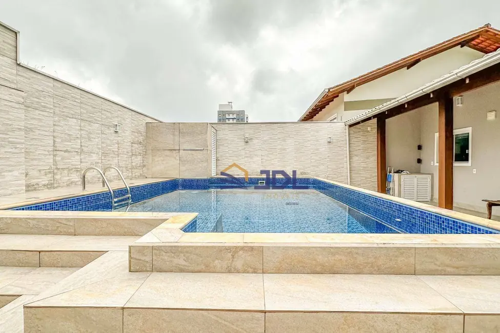 Casa com 3 quartos à venda, 375m2 em Velha, Blumenau - SC - imagem 1 Foto 1 de Casa com 3 quartos à venda, 375m2 em Velha, Blumenau - SC