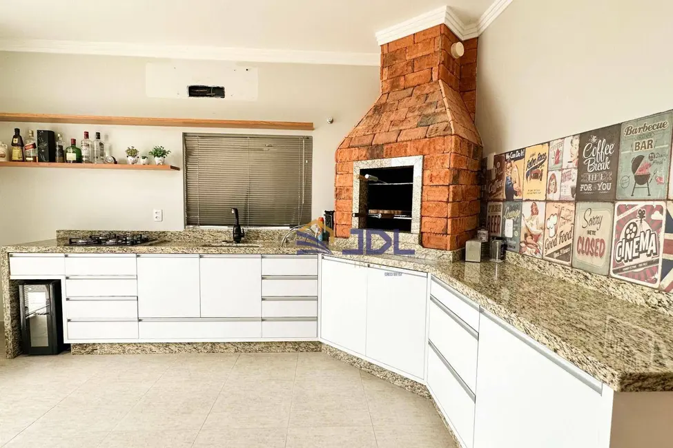 Casa com 3 quartos à venda, 375m2 em Velha, Blumenau - SC - imagem 3 Foto 3 de Casa com 3 quartos à venda, 375m2 em Velha, Blumenau - SC