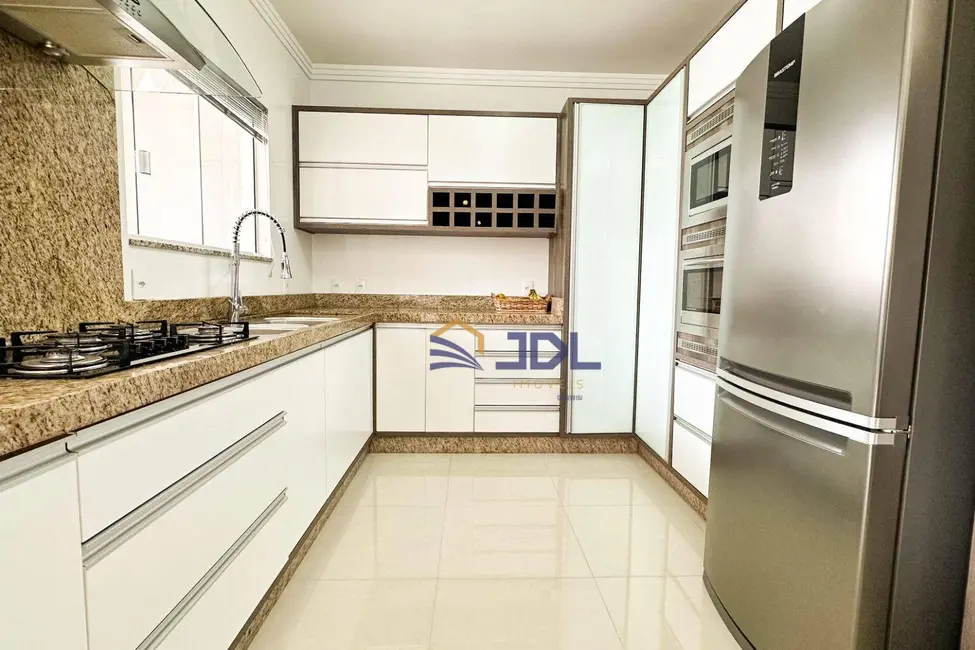 Casa com 3 quartos à venda, 375m2 em Velha, Blumenau - SC - imagem 5 Foto 5 de Casa com 3 quartos à venda, 375m2 em Velha, Blumenau - SC