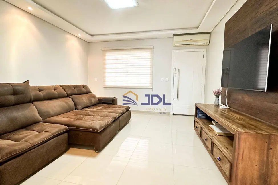 Casa com 3 quartos à venda, 375m2 em Velha, Blumenau - SC - imagem 9 Foto 9 de Casa com 3 quartos à venda, 375m2 em Velha, Blumenau - SC
