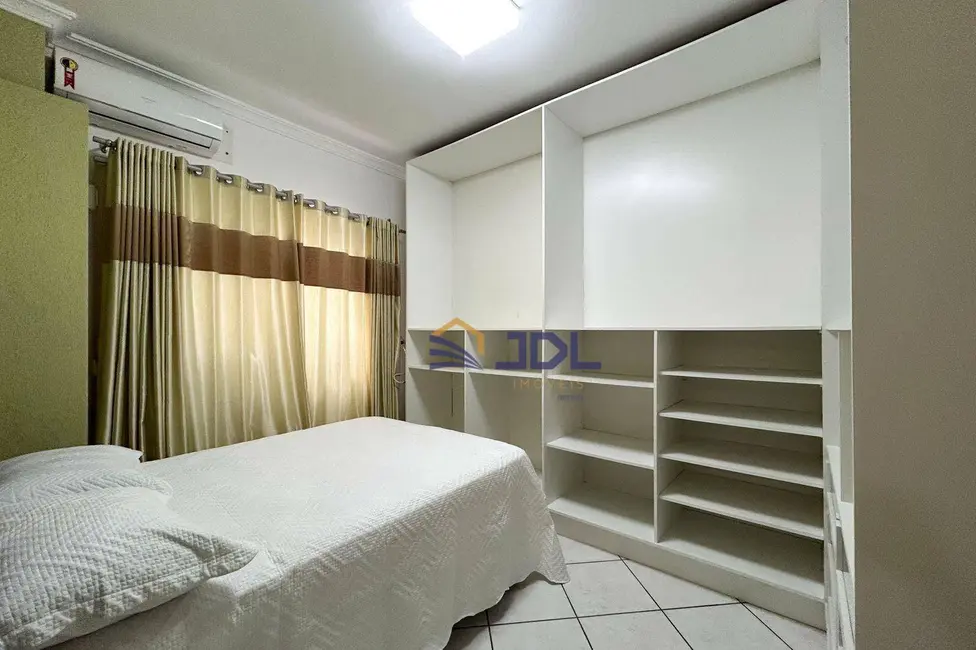 Foto 9 de Apartamento com 3 quartos à venda, 145m2 em Itapema - SC
