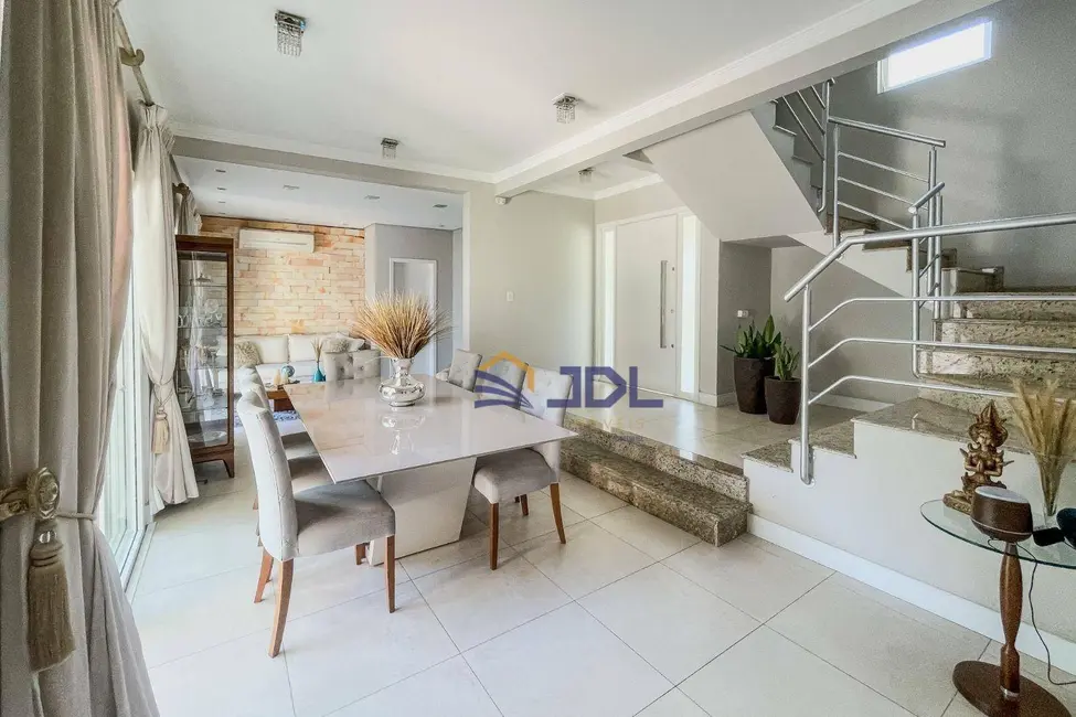 Casa com 3 quartos à venda, 395m2 em Velha, Blumenau - SC - imagem 6 Foto 6 de Casa com 3 quartos à venda, 395m2 em Velha, Blumenau - SC