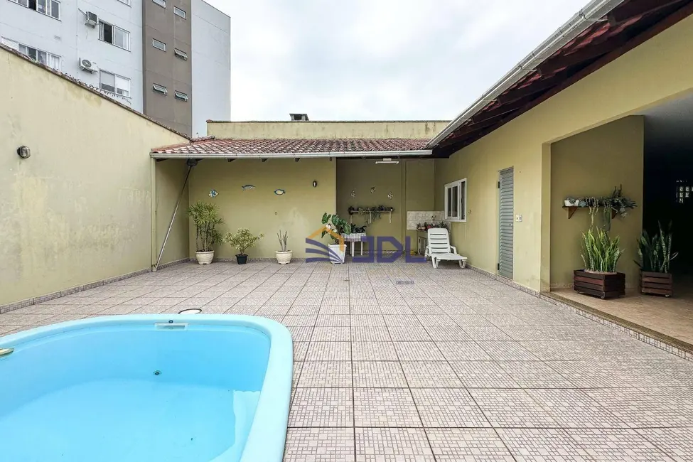 Casa com 2 quartos à venda, 464m2 em Vila Nova, Blumenau - SC - imagem 6 Foto 6 de Casa com 2 quartos à venda, 464m2 em Vila Nova, Blumenau - SC