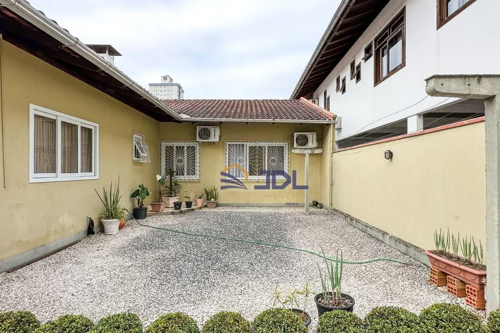Casa com 2 quartos à venda, 464m2 em Vila Nova, Blumenau - SC - imagem 5 Foto 5 de Casa com 2 quartos à venda, 464m2 em Vila Nova, Blumenau - SC
