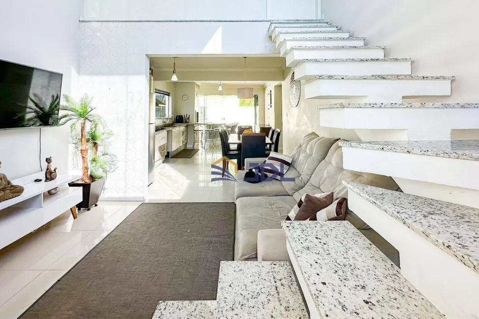 Casa com 3 quartos à venda, 300m2 em Fidélis, Blumenau - SC - imagem 4 Foto 4 de Casa com 3 quartos à venda, 300m2 em Fidélis, Blumenau - SC