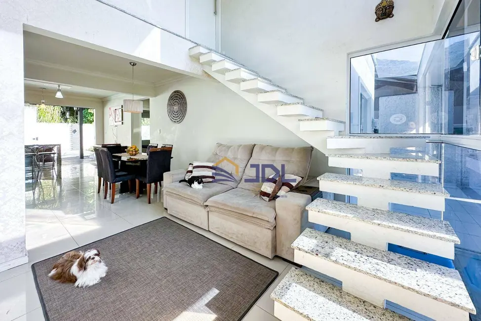 Casa com 3 quartos à venda, 300m2 em Fidélis, Blumenau - SC - imagem 8 Foto 8 de Casa com 3 quartos à venda, 300m2 em Fidélis, Blumenau - SC