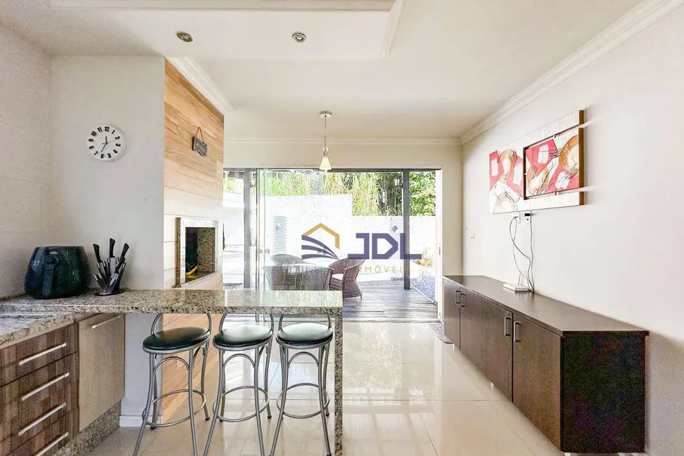 Casa com 3 quartos à venda, 300m2 em Fidélis, Blumenau - SC - imagem 9 Foto 9 de Casa com 3 quartos à venda, 300m2 em Fidélis, Blumenau - SC