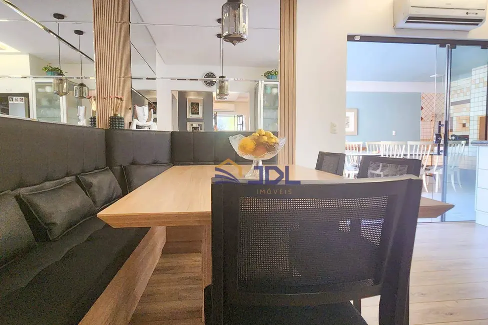 Casa com 4 quartos à venda, 238m2 em Vila Nova, Blumenau - SC - imagem 4 Foto 4 de Casa com 4 quartos à venda, 238m2 em Vila Nova, Blumenau - SC