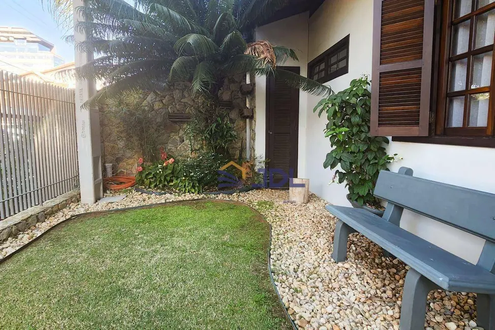 Foto 1 de Casa com 4 quartos à venda, 238m2 em Vila Nova, Blumenau - SC