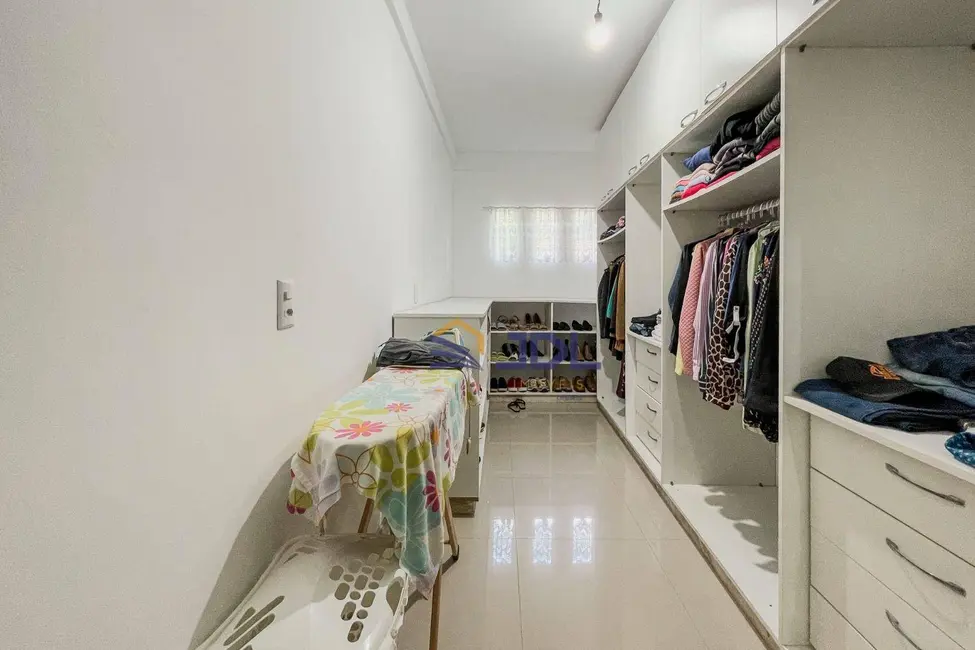 Casa com 4 quartos à venda, 402m2 em Escola Agrícola, Blumenau - SC - imagem 5 Foto 5 de Casa com 4 quartos à venda, 402m2 em Escola Agrícola, Blumenau - SC