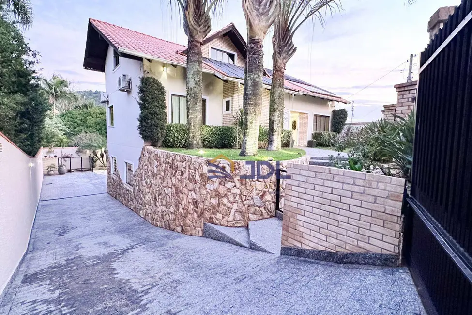 Casa com 4 quartos à venda, 468m2 em Velha Central, Blumenau - SC - imagem 4 Foto 4 de Casa com 4 quartos à venda, 468m2 em Velha Central, Blumenau - SC