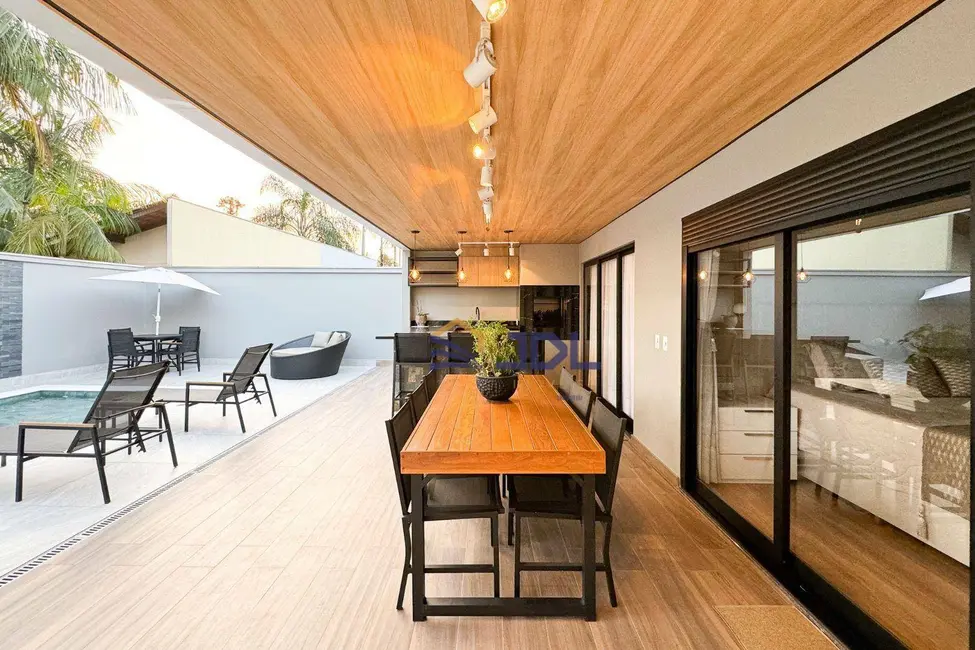 Casa com 3 quartos à venda, 420m2 em Água Verde, Blumenau - SC - imagem 4 Foto 4 de Casa com 3 quartos à venda, 420m2 em Água Verde, Blumenau - SC