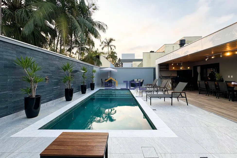 Casa com 3 quartos à venda, 420m2 em Água Verde, Blumenau - SC - imagem 2 Foto 2 de Casa com 3 quartos à venda, 420m2 em Água Verde, Blumenau - SC